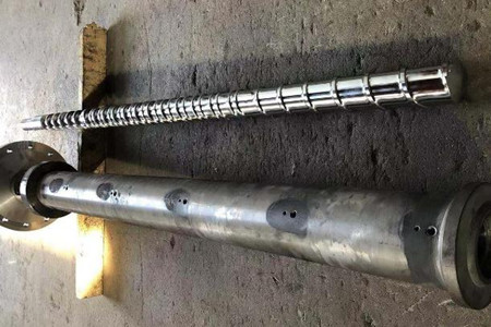 注塑機(jī)機(jī)筒螺桿使用時需要注意哪些事項(xiàng)?
