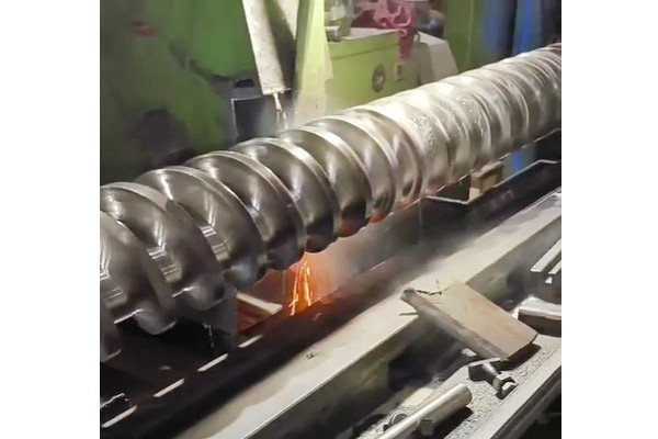 橡膠擠出機螺桿使用場景實拍圖