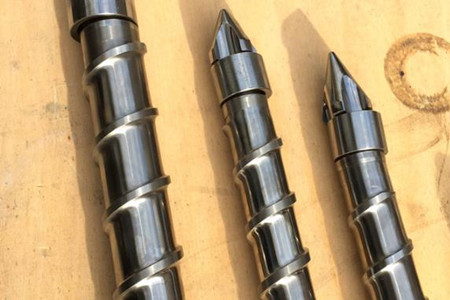 注塑機螺桿上的粘料如何去除？小編來支招！